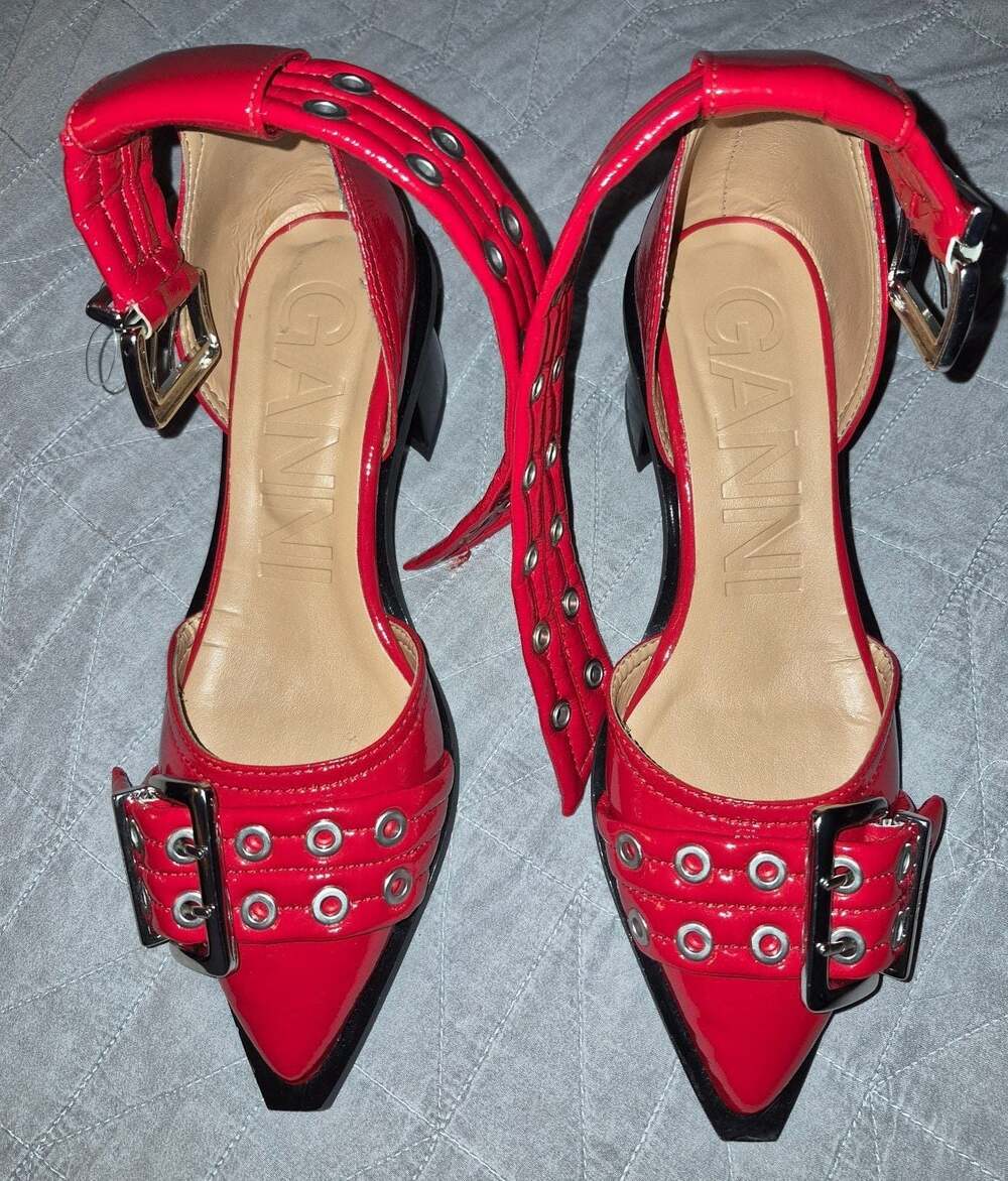 GANNI Red Patent Leather Feminine Buckle Pumps